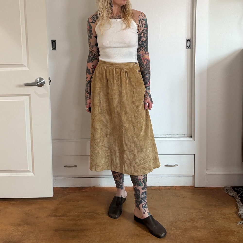 Vintage 1970s Tan corduroy midi‎ skirt